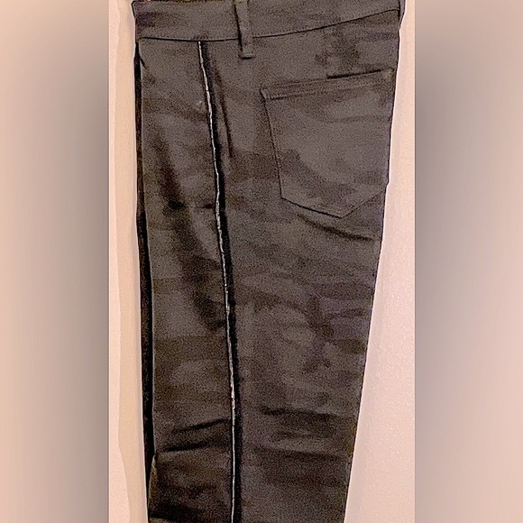 LEVEL 99 Size 26, straight boot cut, dark camouflage  w/gold pinstripe down side - Picture 2 of 9